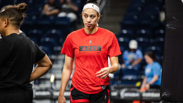 Women™s National Basketball Association - Chicago Sky v Las Vegas Aces Dearica Hamby (5 Las Vegas Aces) in the arena during warm ups before the WNBA, Basketball Damen, USA Commissioner’s Cup Final between the Chicago Sky and Las Vegas Aces on July 26th, 2022 at Wintrust Arena, Chicago, USA. (Copyright: xShainaxBenhiyoun/SPPx shaina_benhiyoun_sports_press_photo_167670)
